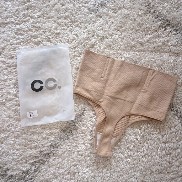 High-Waist Nude Shapewear - Black and Beige - Picture 3 of 9